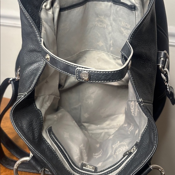 MCM- AUTHENTIC PEBBLED LEATHER EXTRA LARGE HANDBAG - Picture 10 of 15